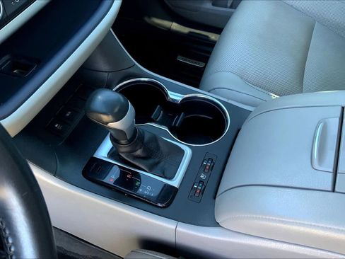 Used 2018 Toyota Highlander Limited image 17