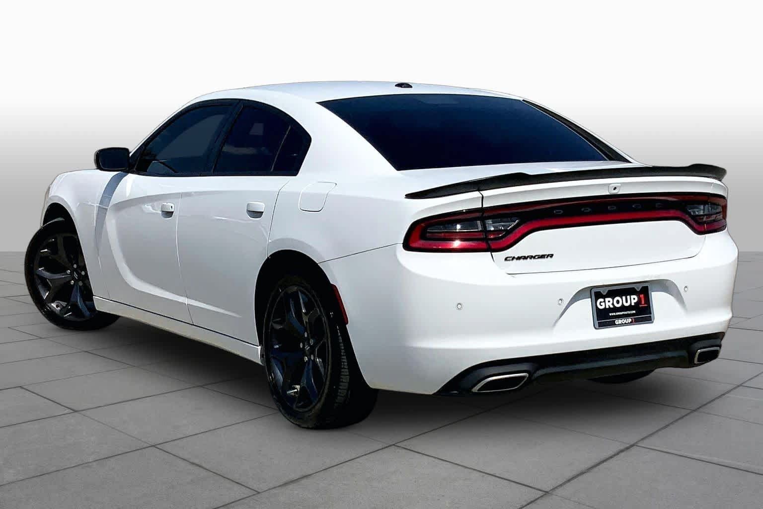 Used 2020 Dodge Charger SXT w/ Blacktop Package RWD image 11
