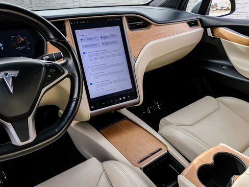 Used 2019 Tesla Model X 75D image 28