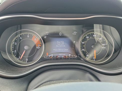 Used 2023 Jeep Cherokee Trailhawk AWD/4WD image 27