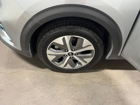 Used 2019 Kia Niro EX Premium FWD image 30