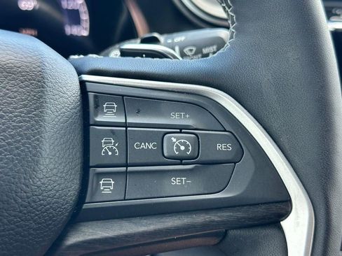 Used 2023 Jeep Grand Cherokee Limited w/ Black Appearance Package image 16