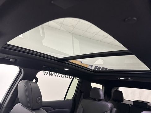 New 2026 Chevrolet Traverse LT w/ Sun and Wheel Package image 23