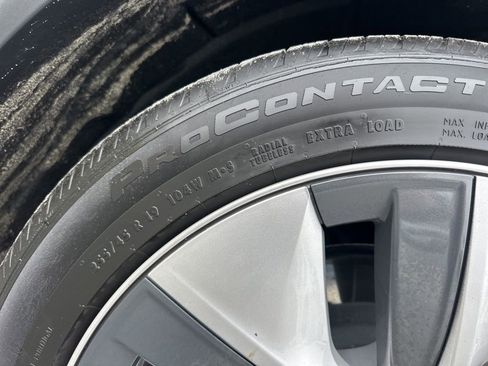 Used 2024 Tesla Model Y 2WD image 32