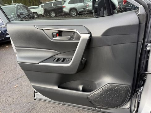 Used 2023 Toyota RAV4 SE image 24