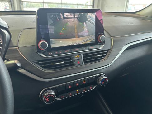 Used 2025 Nissan Altima 2.5 SV image 25