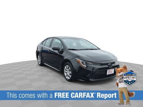 Used 2025 Toyota Corolla LE FWD image 2
