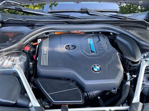 Used 2023 BMW 530e w/ Convenience Package image 33