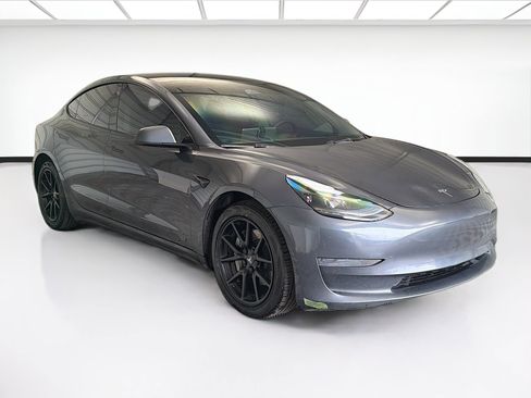 Used 2023 Tesla Model 3 Standard Range image 3