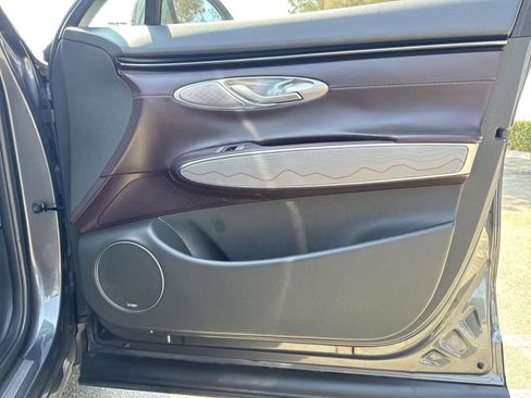 Used 2022 Genesis GV70 2.5T w/ Advanced Package image 38