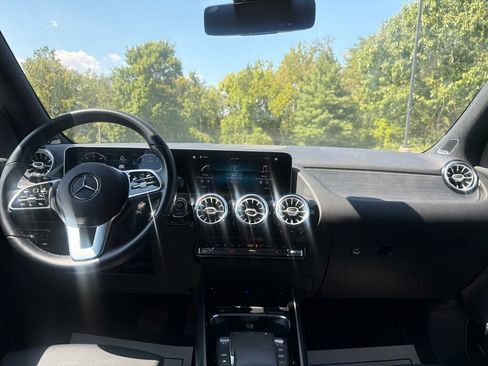 Used 2021 Mercedes-Benz GLA 250 4MATIC image 11