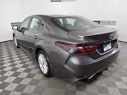 Used 2023 Toyota Camry SE image 4