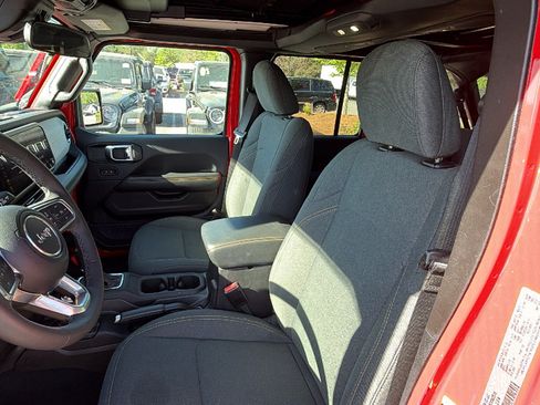 Used 2025 Jeep Wrangler Unlimited Sahara w/ Safety Group AWD/4WD image 17