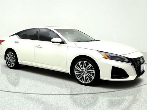 Used 2023 Nissan Altima 2.5 SL AWD/4WD image 3