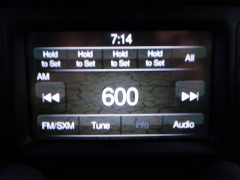 Used 2015 Jeep Renegade Limited image 19