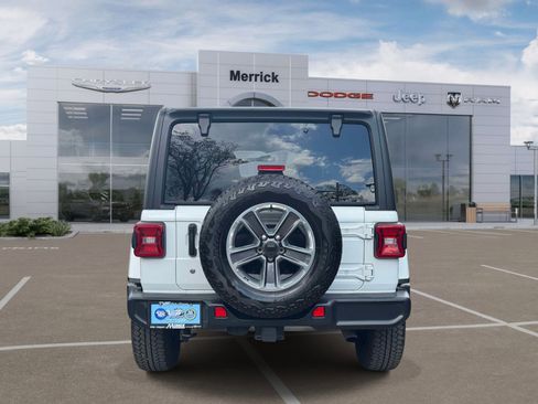 Used 2020 Jeep Wrangler Unlimited Sahara w/ Dual Top Group AWD/4WD image 7
