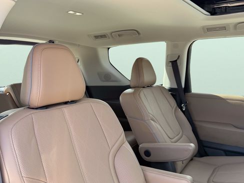 Used 2025 INFINITI QX80 Sensory AWD/4WD image 46