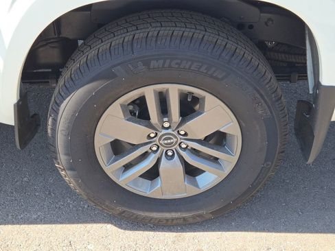 New 2025 Nissan Frontier SV w/ SV Convenience Package image 5