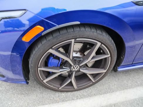 Used 2023 Volkswagen Golf R image 8