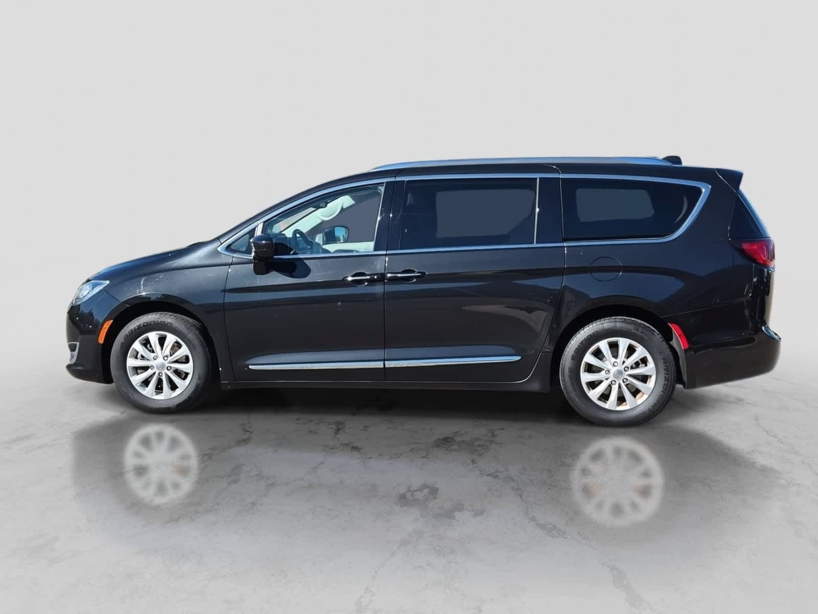 Used 2018 Chrysler Pacifica Touring-L Plus FWD image 5