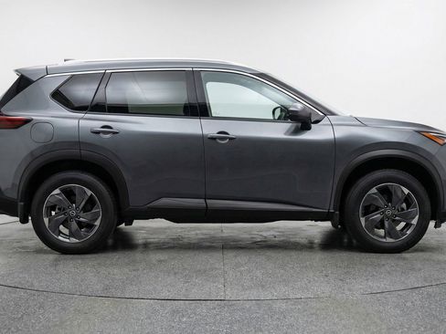 Used 2025 Nissan Rogue SV AWD/4WD image 11