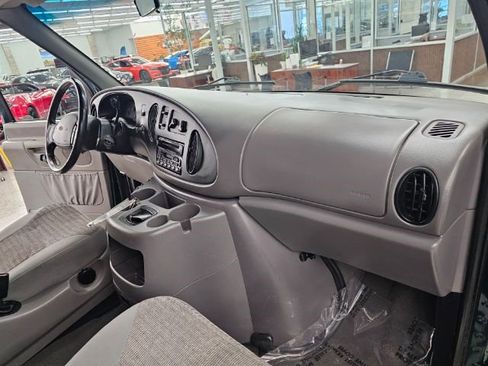 Used 2000 Ford E-150 and Econoline 150 Wagon image 8