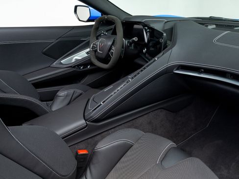 Used 2023 Chevrolet Corvette Stingray Coupe w/ Z51 Performance Package RWD image 23