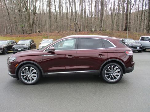 Used 2022 Lincoln Nautilus Reserve w/ Luxury Package image 8