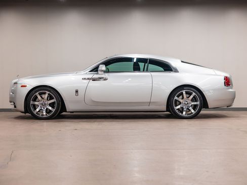 Used 2015 Rolls-Royce Wraith image 2