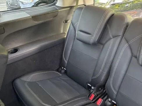 Used 2016 Mercedes-Benz GL 550 4MATIC image 28