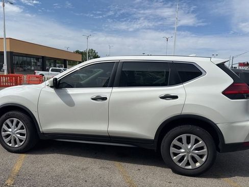 Used 2017 Nissan Rogue S AWD/4WD image 4