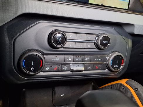 Used 2022 Ford Bronco Badlands AWD/4WD image 8