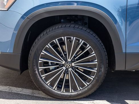 New 2026 Volkswagen Taos SE FWD image 8