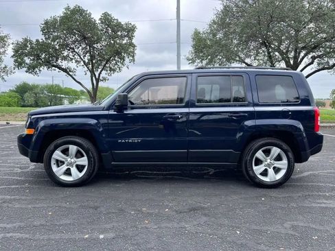Used 2017 Jeep Patriot Latitude FWD image 4