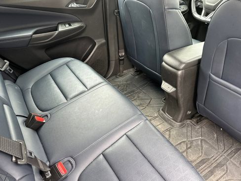 Used 2022 Chevrolet Bolt EUV LT w/ Convenience Package image 19