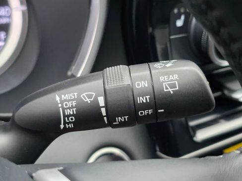 Used 2023 Toyota Highlander XLE AWD/4WD image 42