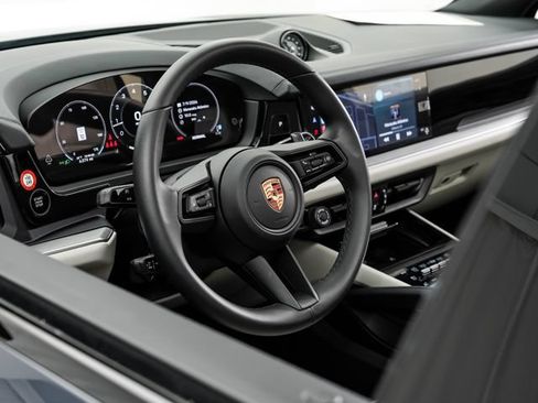 Certified 2026 Porsche Cayenne AWD/4WD image 7