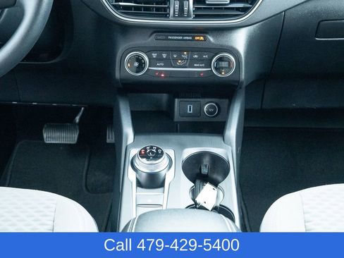 Used 2020 Ford Escape SE image 32