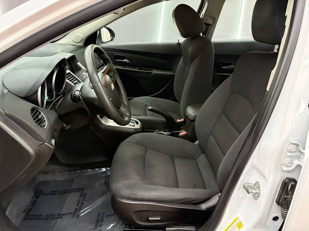 Used 2016 Chevrolet Cruze LT FWD image 9