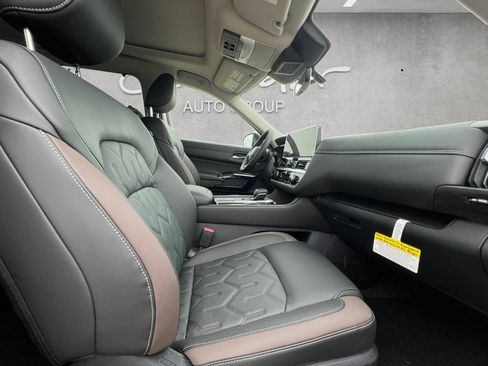 New 2026 Nissan Pathfinder Platinum FWD image 25