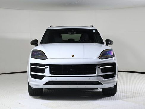 Certified 2025 Porsche Cayenne GTS image 10