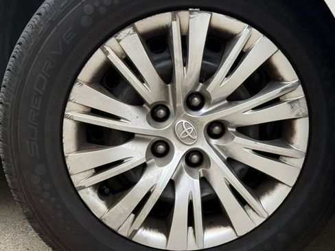 Used 2013 Toyota Camry LE FWD image 9