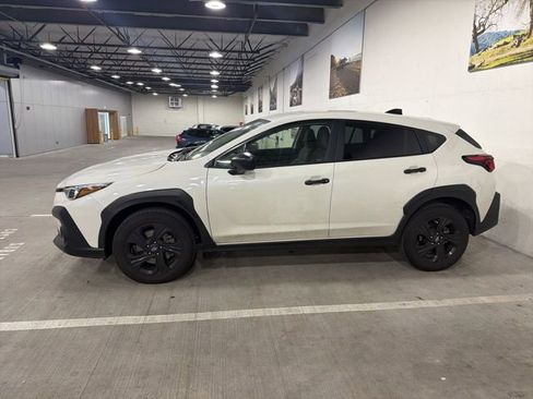 Used 2024 Subaru Crosstrek 2.0i image 2