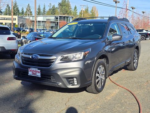 Used 2021 Subaru Outback Premium image 3