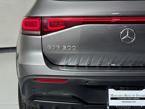 Used 2023 Mercedes-Benz EQB 300 4MATIC image 16
