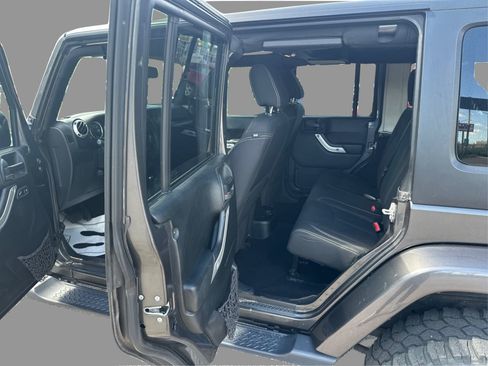 Used 2017 Jeep Wrangler Unlimited Sahara AWD/4WD image 23