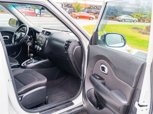 Used 2018 Kia Soul image 11