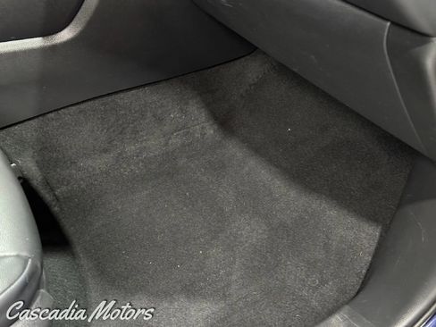 Used 2020 Toyota Highlander XLE AWD/4WD image 29