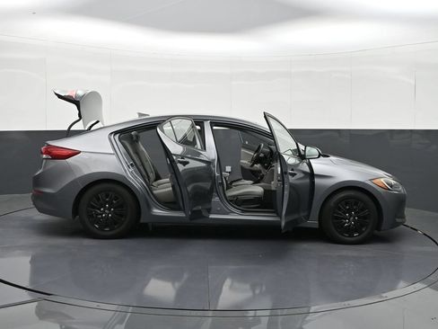 Used 2017 Hyundai Elantra SE FWD image 38