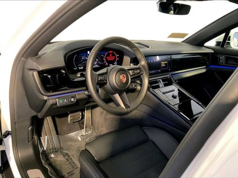 Certified 2025 Porsche Panamera 4 image 4